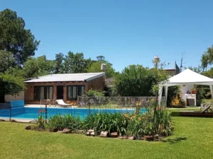 Oportunidad, Casaquinta en Venta, con tres lotes, quincho y pileta, en el Barrio Parque Pellegrini III