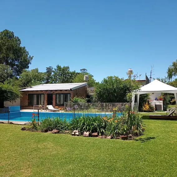 Oportunidad, Casaquinta en Venta, con tres lotes, quincho y pileta, en el Barrio Parque Pellegrini III